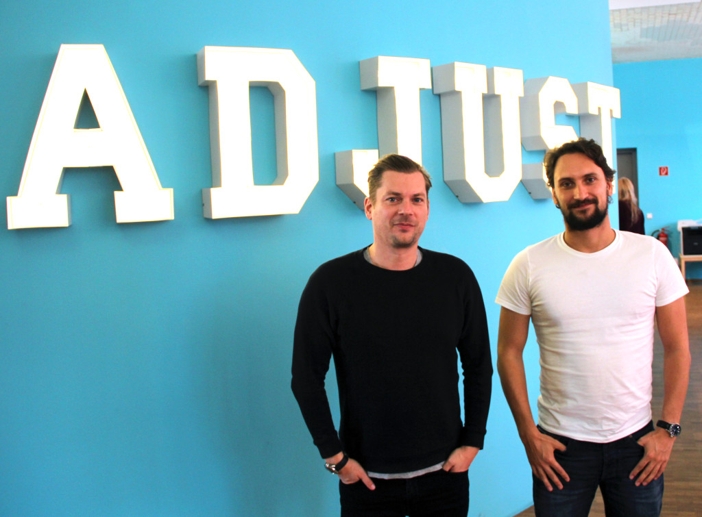 Bei adjust im Büro-Christian Henschel und Paul Müller